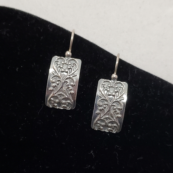 Silpada Oxidized Sterling Scroll Earrings - Picture 4 of 16